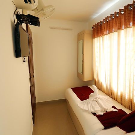 Hotel Swarna Residency Kochi 외부 사진
